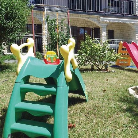 3 Bedroom Beautiful Apartment In Medulin Exterior photo