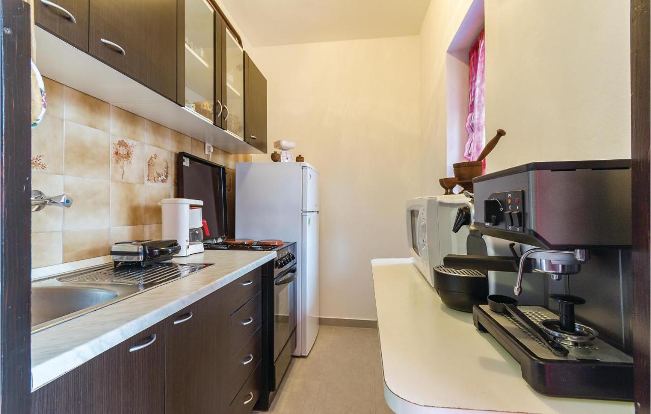 3 Bedroom Beautiful Apartment In Medulin Exterior photo