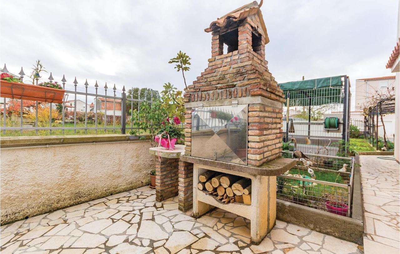 3 Bedroom Beautiful Apartment In Medulin Exterior photo