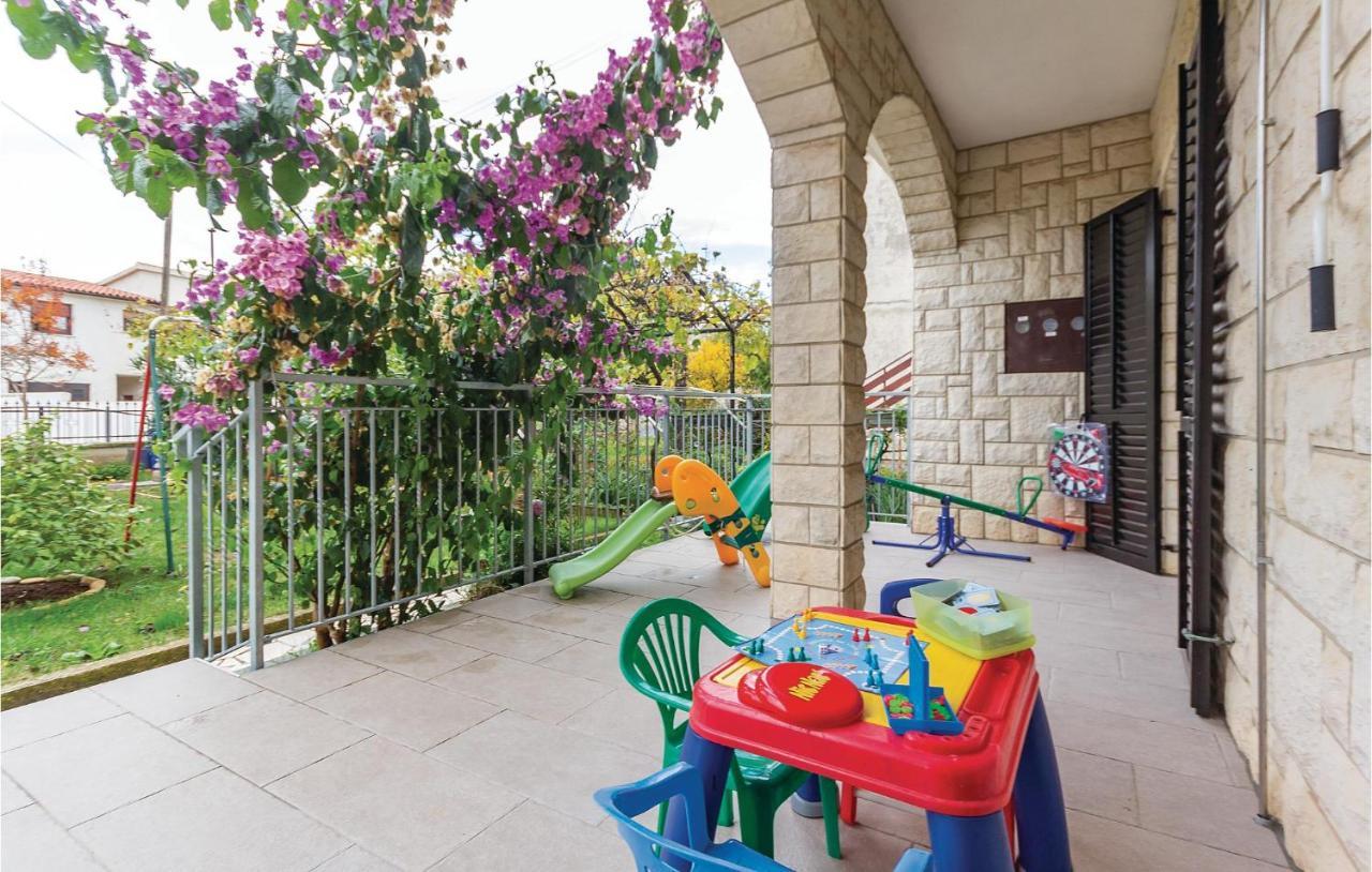 3 Bedroom Beautiful Apartment In Medulin Exterior photo